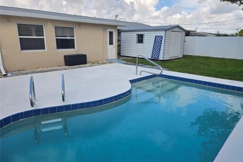 Immobilier commercial à vendre à North Port, Floride: 4 chambres, 208.47 m2 № 1778121 - photo 4