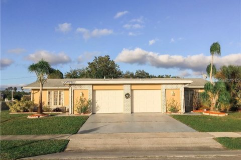 Immobilier commercial à vendre à North Port, Floride: 4 chambres, 208.47 m2 № 1778121 - photo 1
