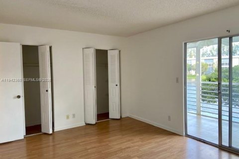 Condo in Coconut Creek, Florida, 1 bedroom  № 1999942 - photo 16