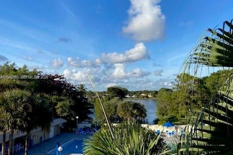 Condo in Coconut Creek, Florida, 1 bedroom  № 1999942 - photo 22