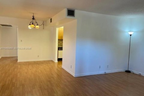 Condo in Coconut Creek, Florida, 1 bedroom  № 1999942 - photo 5