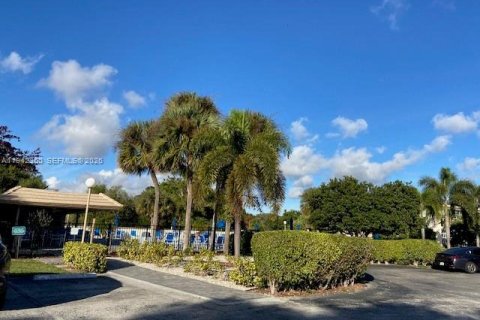 Condo in Coconut Creek, Florida, 1 bedroom  № 1999942 - photo 3