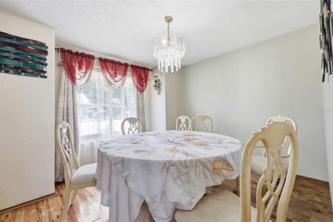 House in Orlando, Florida 4 bedrooms, 168.06 sq.m. № 2229301 - photo 20