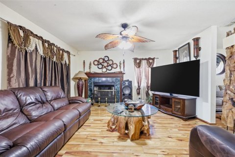 House in Orlando, Florida 4 bedrooms, 168.06 sq.m. № 2229301 - photo 12