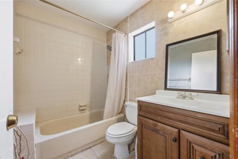 House in Orlando, Florida 4 bedrooms, 168.06 sq.m. № 2229301 - photo 24