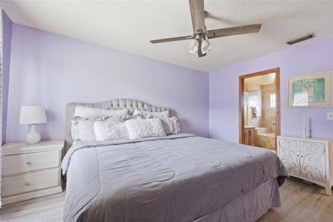 House in Orlando, Florida 4 bedrooms, 168.06 sq.m. № 2229301 - photo 28