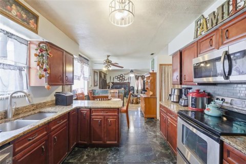 House in Orlando, Florida 4 bedrooms, 168.06 sq.m. № 2229301 - photo 18