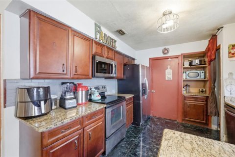 House in Orlando, Florida 4 bedrooms, 168.06 sq.m. № 2229301 - photo 17