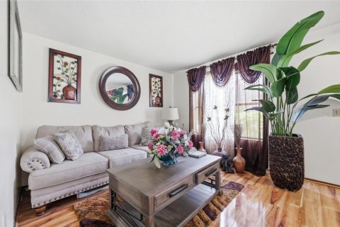 House in Orlando, Florida 4 bedrooms, 168.06 sq.m. № 2229301 - photo 10