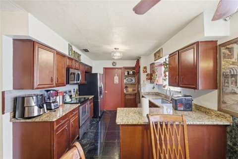 House in Orlando, Florida 4 bedrooms, 168.06 sq.m. № 2229301 - photo 16