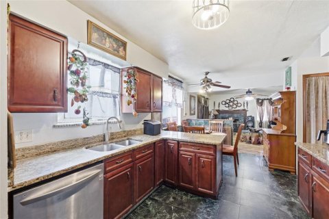 House in Orlando, Florida 4 bedrooms, 168.06 sq.m. № 2229301 - photo 19