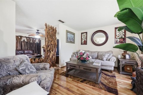 House in Orlando, Florida 4 bedrooms, 168.06 sq.m. № 2229301 - photo 9