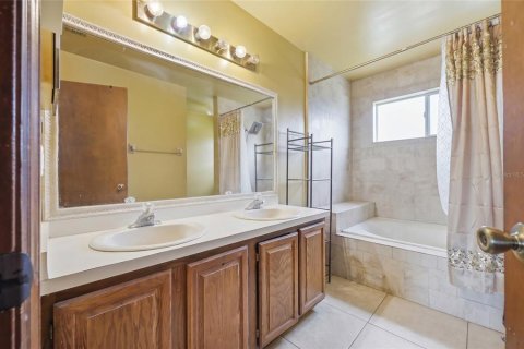House in Orlando, Florida 4 bedrooms, 168.06 sq.m. № 2229301 - photo 29
