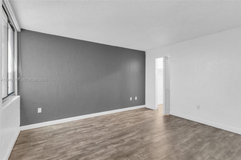Copropriété à louer à Miami, Floride: 2 chambres № 1998986 - photo 10