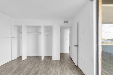 Copropriété à louer à Miami, Floride: 2 chambres № 1998986 - photo 16