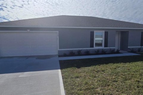 Casa en Poinciana, Florida 4 dormitorios, 198.25 m2 № 2377449