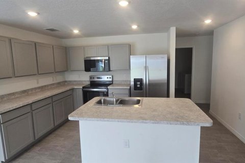Casa en venta en Poinciana, Florida, 4 dormitorios, 198.25 m2 № 2377449 - foto 3