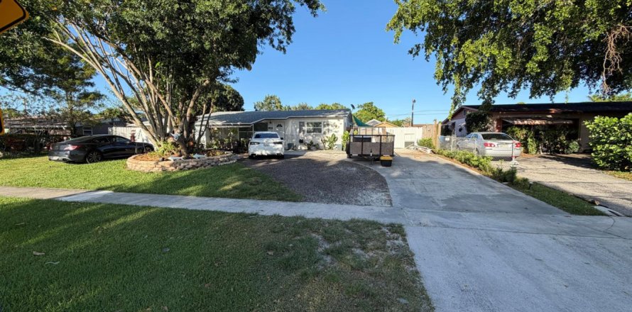 Villa ou maison à West Palm Beach, Floride 5 chambres, 173.36 m2 № 2177188