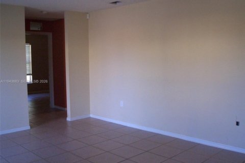 House in Homestead, Florida 3 bedrooms, 113.43 sq.m. № 2000816