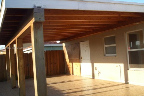 House in Homestead, Florida 3 bedrooms, 113.43 sq.m. № 2000816 - photo 3