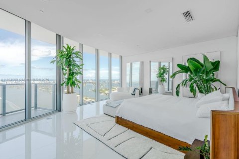 Condominio en alquiler en Miami, Florida, 5 dormitorios, 393.72 m2 № 1891784 - foto 20