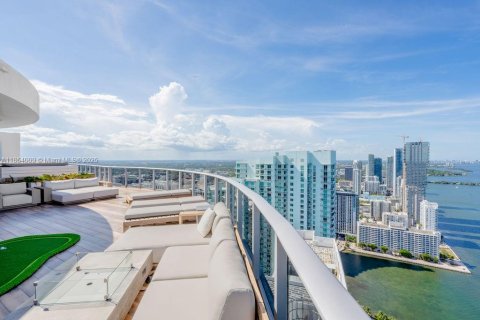 Condominio en alquiler en Miami, Florida, 5 dormitorios, 393.72 m2 № 1891784 - foto 4
