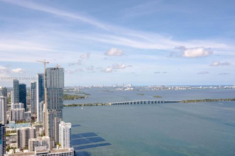 Condominio en alquiler en Miami, Florida, 5 dormitorios, 393.72 m2 № 1891784 - foto 25