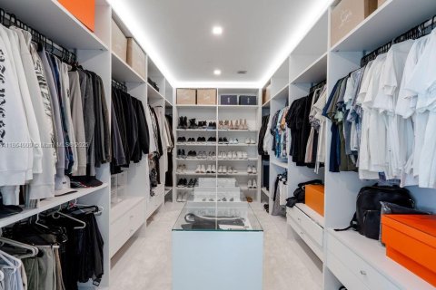 Condominio en alquiler en Miami, Florida, 5 dormitorios, 393.72 m2 № 1891784 - foto 27