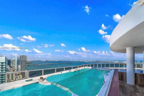 Condominio en alquiler en Miami, Florida, 5 dormitorios, 393.72 m2 № 1891784 - foto 8