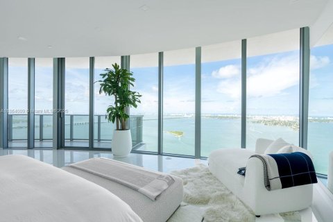 Condominio en alquiler en Miami, Florida, 5 dormitorios, 393.72 m2 № 1891784 - foto 21