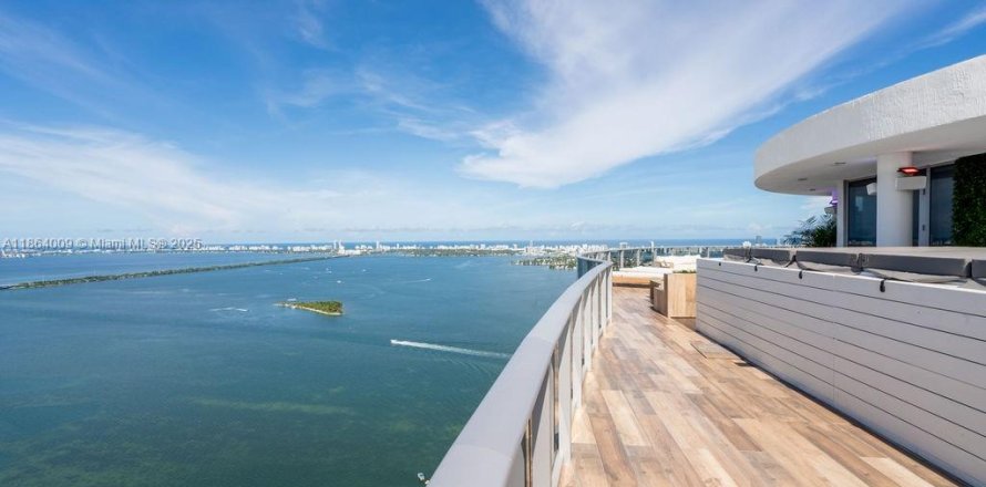 Condominio en Miami, Florida, 5 dormitorios  № 1891784