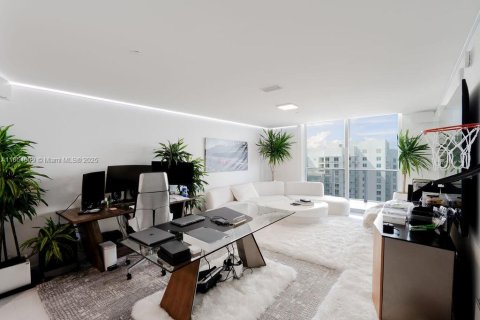 Condominio en alquiler en Miami, Florida, 5 dormitorios, 393.72 m2 № 1891784 - foto 26