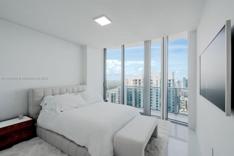 Condominio en alquiler en Miami, Florida, 5 dormitorios, 393.72 m2 № 1891784 - foto 28
