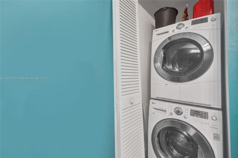 Снять в аренду кондоминиум в Майами, Флорида 2 спальни, 109.07м2, № 1927151 - фото 26