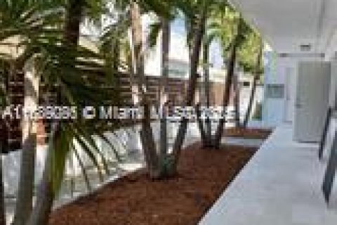 Снять в аренду квартиру в Майами-Бич, Флорида 1 спальня, № 1941239 - фото 3