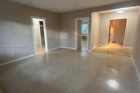 Снять в аренду квартиру в Майами-Бич, Флорида 1 спальня, № 1941239 - фото 11