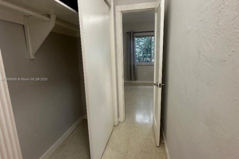 Снять в аренду квартиру в Майами-Бич, Флорида 1 спальня, № 1941239 - фото 14