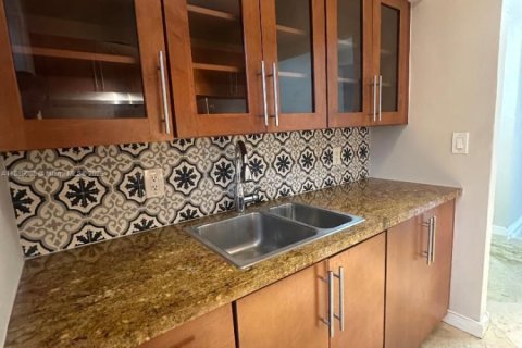 Снять в аренду квартиру в Майами-Бич, Флорида 1 спальня, № 1941239 - фото 9