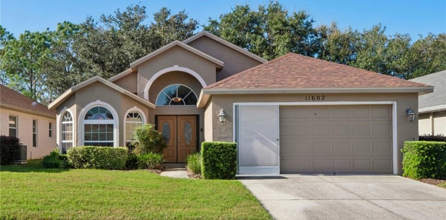 Villa ou maison à Spring Hill, Floride 3 chambres, 157.66 m2 № 2427341