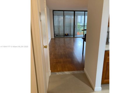 Condo in Aventura, Florida, 1 bedroom  № 1839360 - photo 4