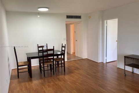 Condo in Aventura, Florida, 1 bedroom  № 1839360 - photo 6