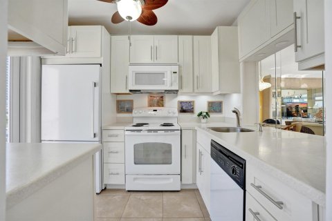 Купить кондоминиум в Помпано-Бич, Флорида 3 комнаты, 79.9м2, № 2086747 - фото 18