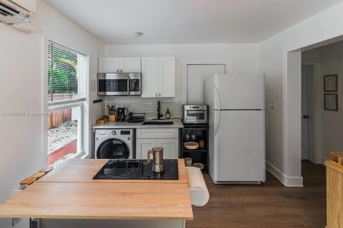 Casa en venta en North Miami Beach, Florida, 3 dormitorios, 137.03 m2 № 1977594 - foto 2