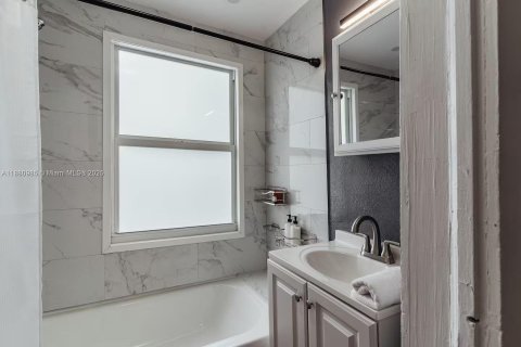 Casa en venta en North Miami Beach, Florida, 3 dormitorios, 137.03 m2 № 1977594 - foto 10