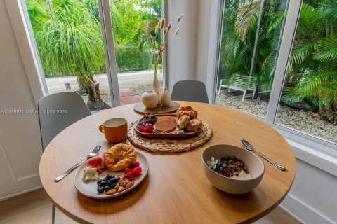 Casa en venta en North Miami Beach, Florida, 3 dormitorios, 137.03 m2 № 1977594 - foto 13