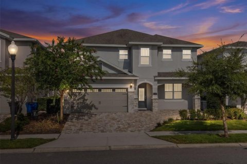 Casa en Kissimmee, Florida 5 dormitorios, 273.6 m2 № 2379143
