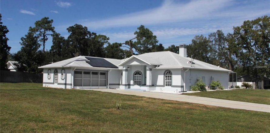 House in Homosassa, Florida 3 bedrooms, 153.47 sq.m. № 1822675
