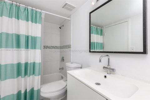 Купить кондоминиум в Норт-Бей-Виллидж, Флорида 2 спальни, 95.69м2, № 2035465 - фото 18