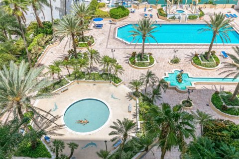 Купить кондоминиум в Норт-Бей-Виллидж, Флорида 2 спальни, 95.69м2, № 2035465 - фото 4