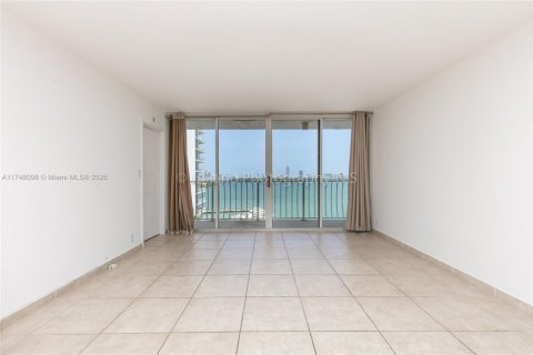 Купить кондоминиум в Норт-Бей-Виллидж, Флорида 2 спальни, 95.69м2, № 2035465 - фото 5